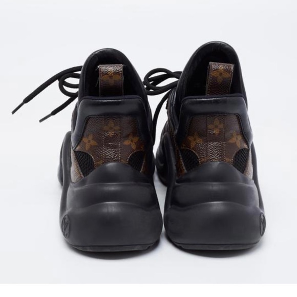 Louis Vuitton - Picture 3 of 7